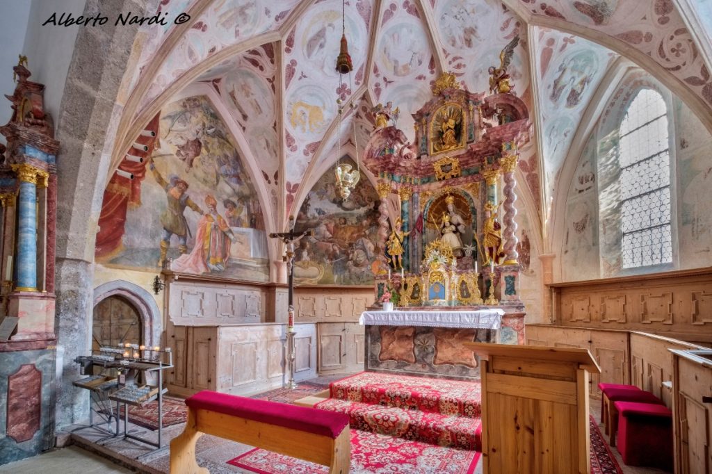 La chiesa di St. Adolari, a St. Ulrich am Pillersee, meta di belle escursioni. Foto Alberto Nardi