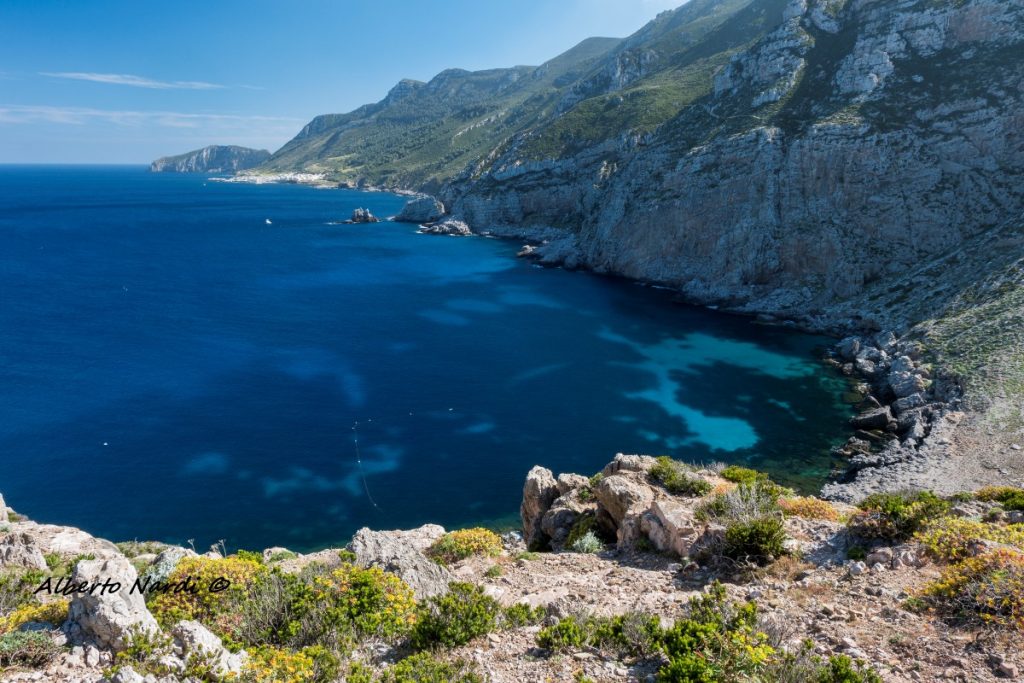 La costa di Marettimo da Punta Troia a Punta Basano. Foto Alberto Nardi
