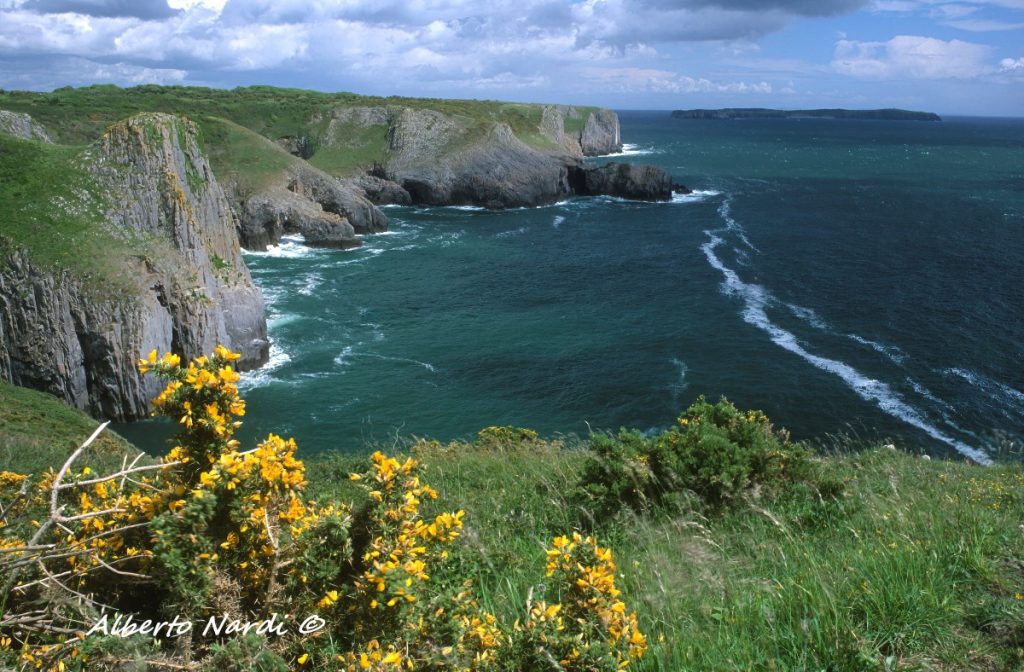 La costa nei pressi di Manorbier. Foto Alberto Nardi