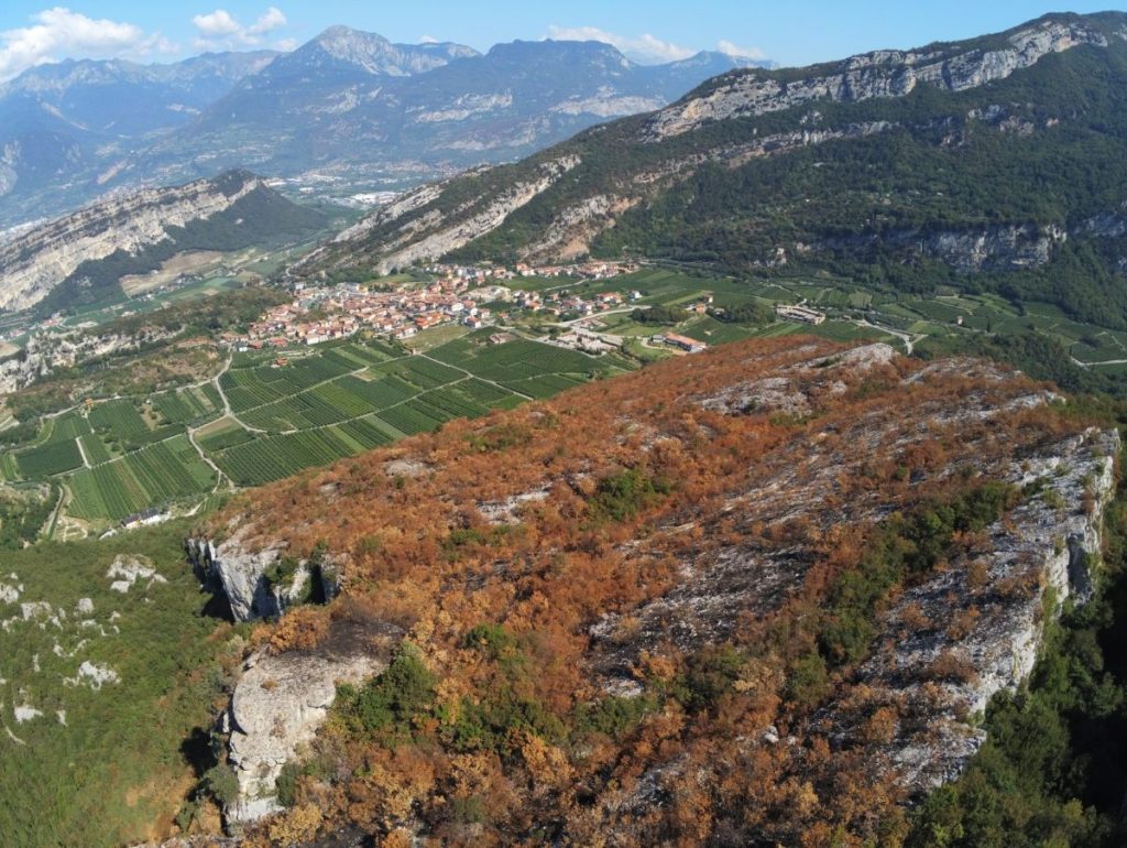 La falesia si trova nei pressi di Nago
