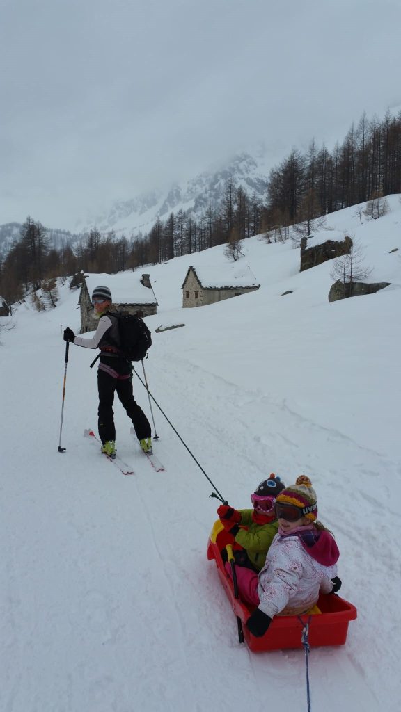 La moglie di Stoppini raggiunge il marito a Codelago con le bambine
