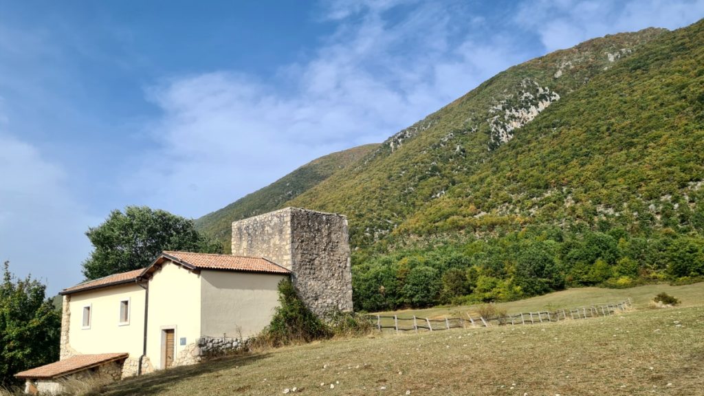 La torre medievale di Cartore, foto Stefano Ardito