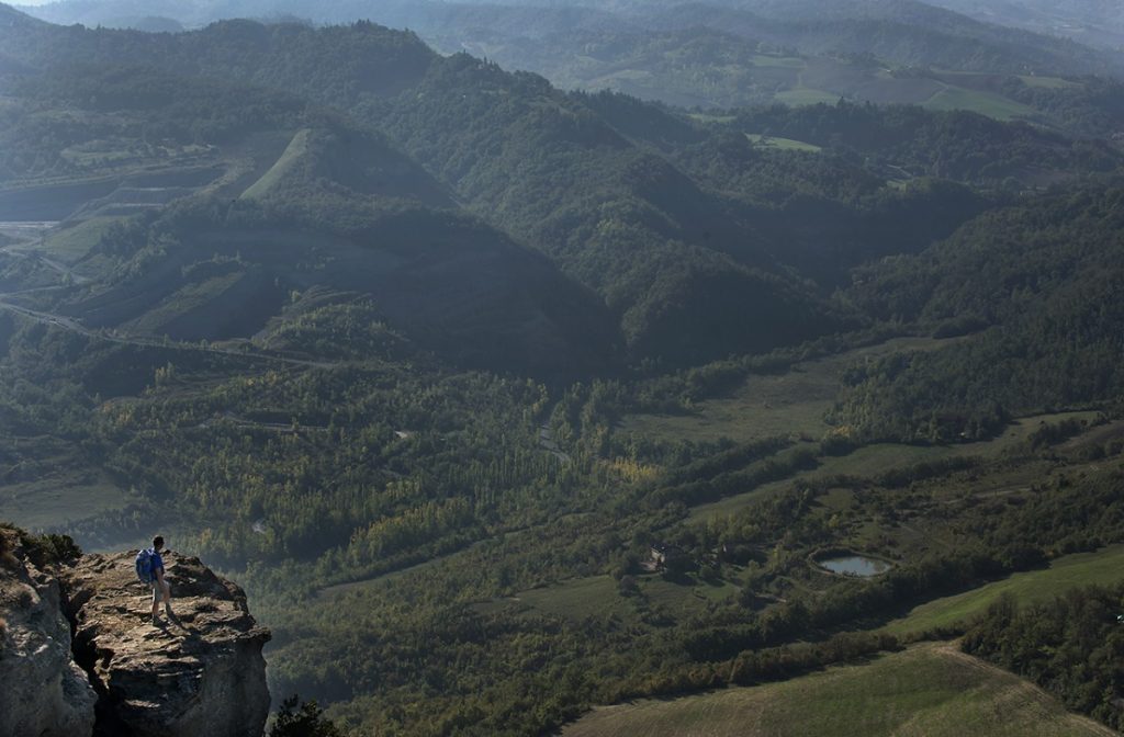 La vista lungo il cammino. Foto Roberto Carnevali