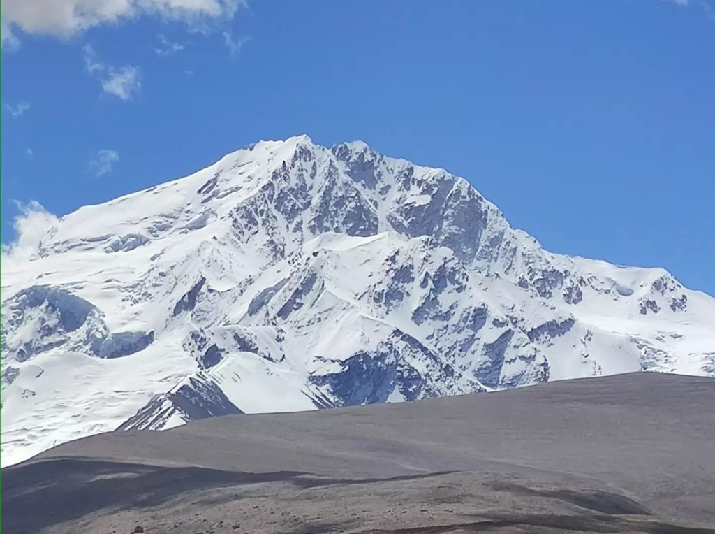 Lo Shisha Pangma. Foto Mario Vielmo