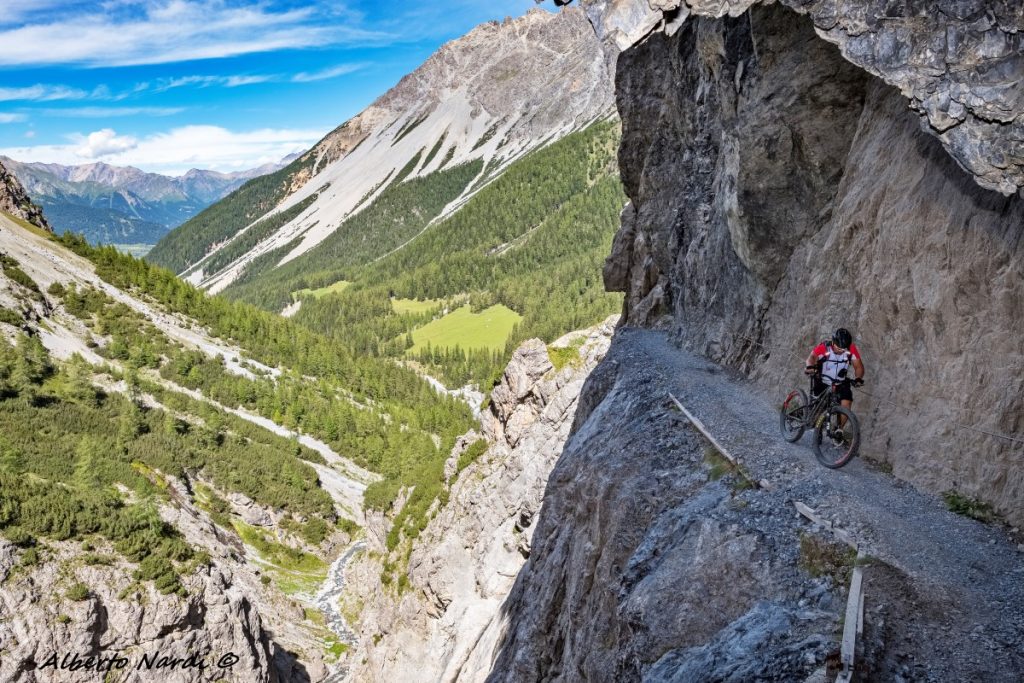 Lo spettacolare tracciato del sentiero che porta alle gole della Val d