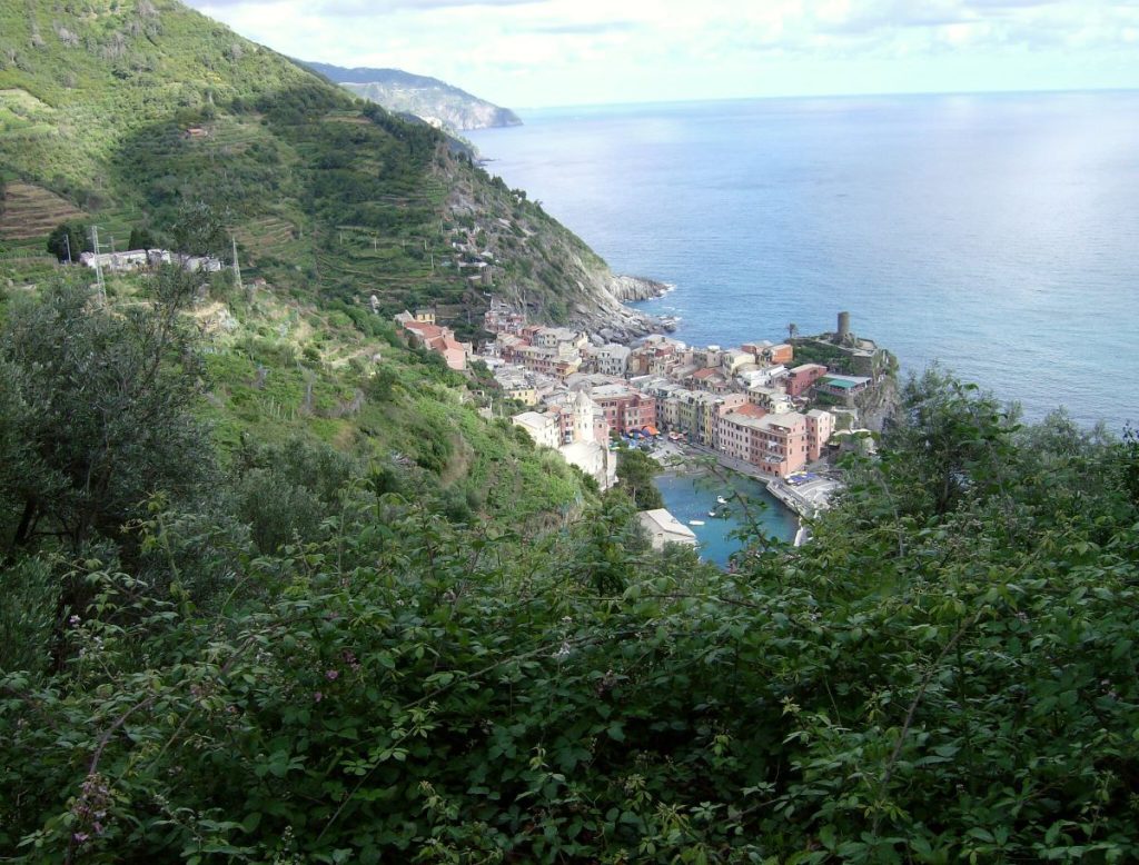 Lo spettacolo che si gode dai sentieri a mezza costa. Foto Joseph Hunkins