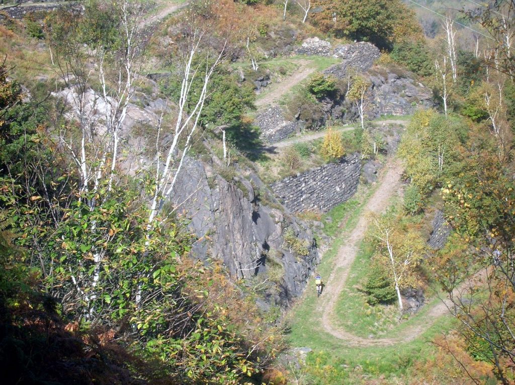 Salendo al Forte di Bara, lungo la Linea Cadorna