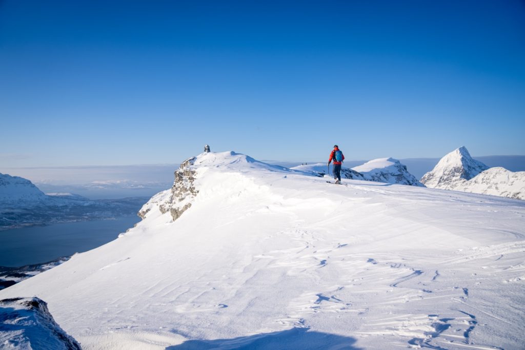 Si scia con vista sui fiordi. Foto Martin Andersen