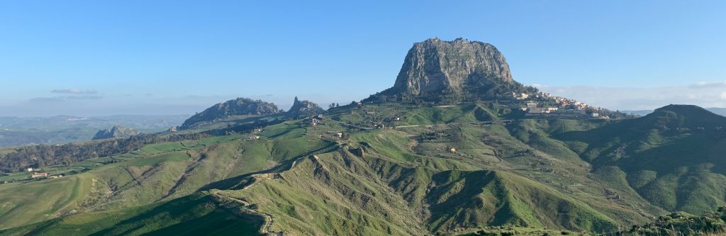 Spettacolari scenari lungo le Vie Francigene di Sicilia.