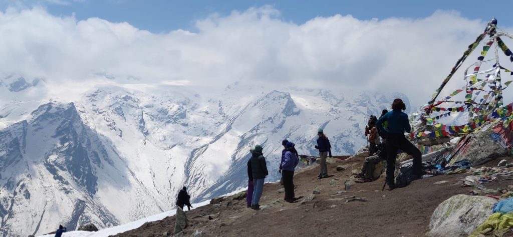 Sulla vetta dello Tsergo Ri (4984 m). Foto Mario Vielmo