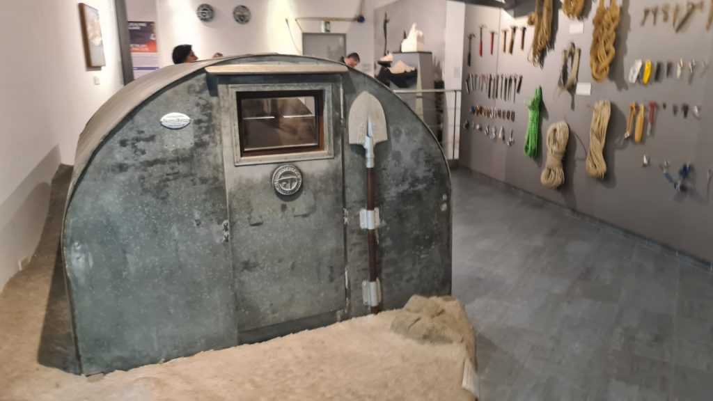 Uno dei primi bivacchi del CAAI al, Museo della Montagna di Torino, foto Stefano Ardito