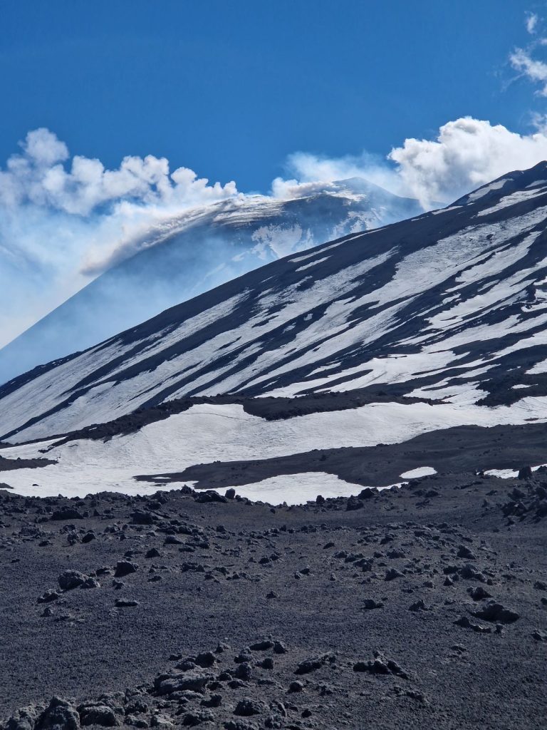 Verso il cratere sommitale