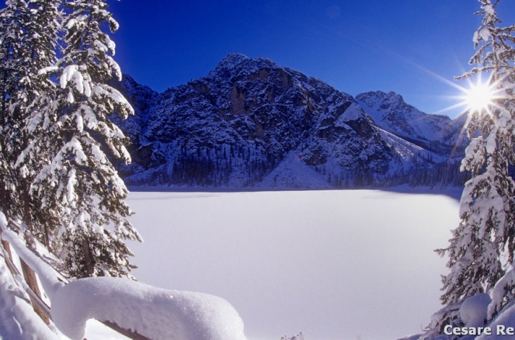 Il lago di Braies, punto di partenza dell'escursione in Val Foresta. Foto Cesare Re