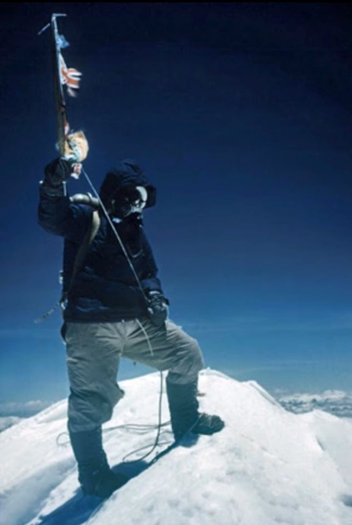 Tenzing Norgay sulla vetta dell
