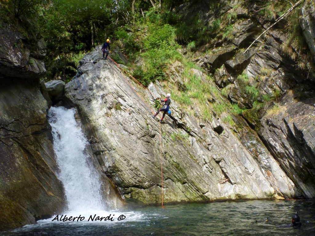 Calata lungo il corso del torrente Boggia, in Val Bodengo. Foto Alberto Nardi