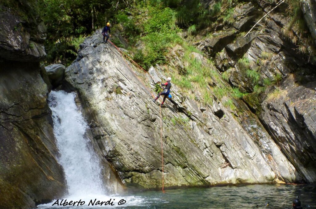 Calata lungo il corso del torrente Boggia, in Val Bodengo. Foto Alberto Nardi