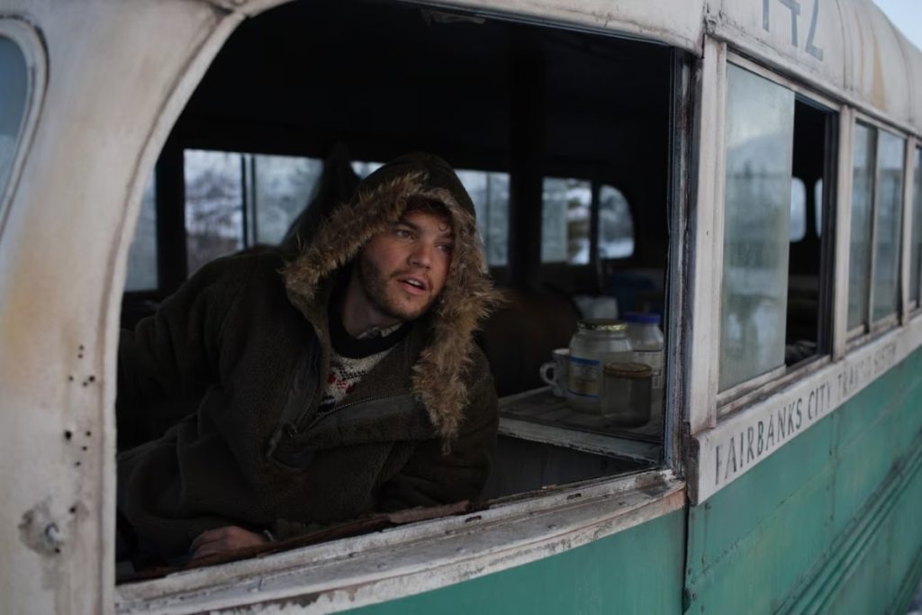 Alla guida del minibus diventato uno dei simboli del racconto