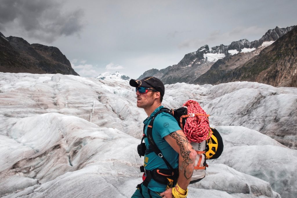 Andrea Lanfri su un ghiacciaio alpino, foto di Ilaria Cariello