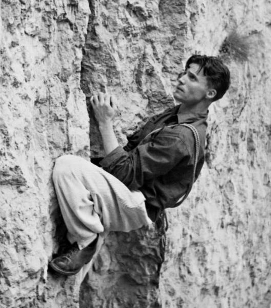 Aste sulla guglia di Castel Corno nel 1950. @ Archivio Armando Aste