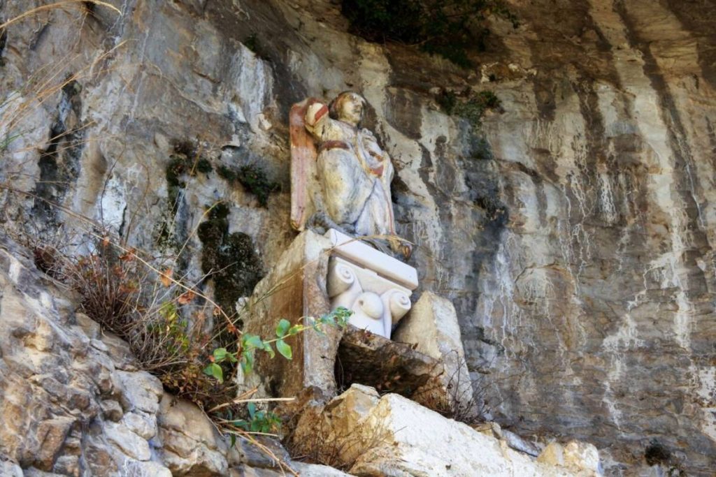 Grotta di San Michele Arcangelo a Lettomanoppello @abruzzoweb