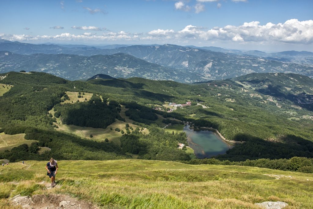 Il Lago Calamone visto dalla vetta del Ventasso. Foto Roberto Carnevali