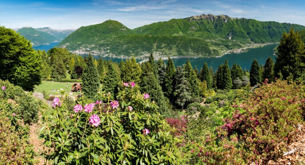 Il Monte Generoso e il Monte Sighignola visti dal sentiero. Foto Alberto Nardi