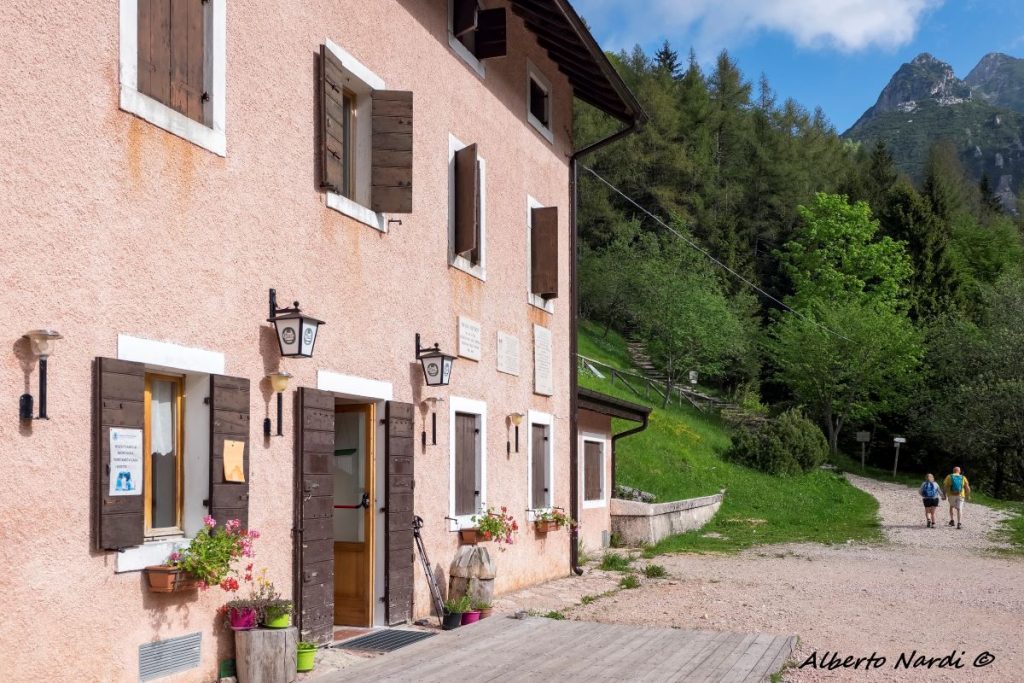 Il Rifugio Revolto. Foto Alberto Nardi