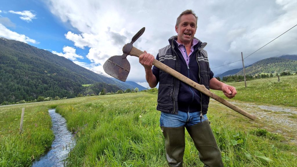 Il Waaler Emanuel Telser al lavoro, foto Stefano Ardito