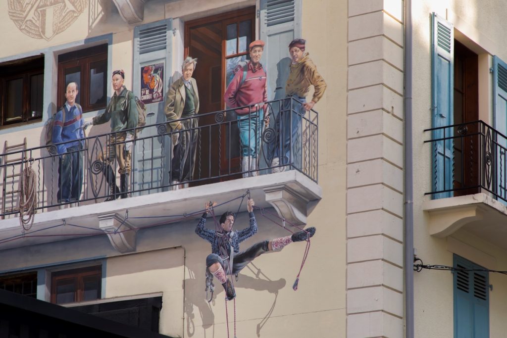 Il murales dedicato a Rebuffat a Chamonix @ ANSA