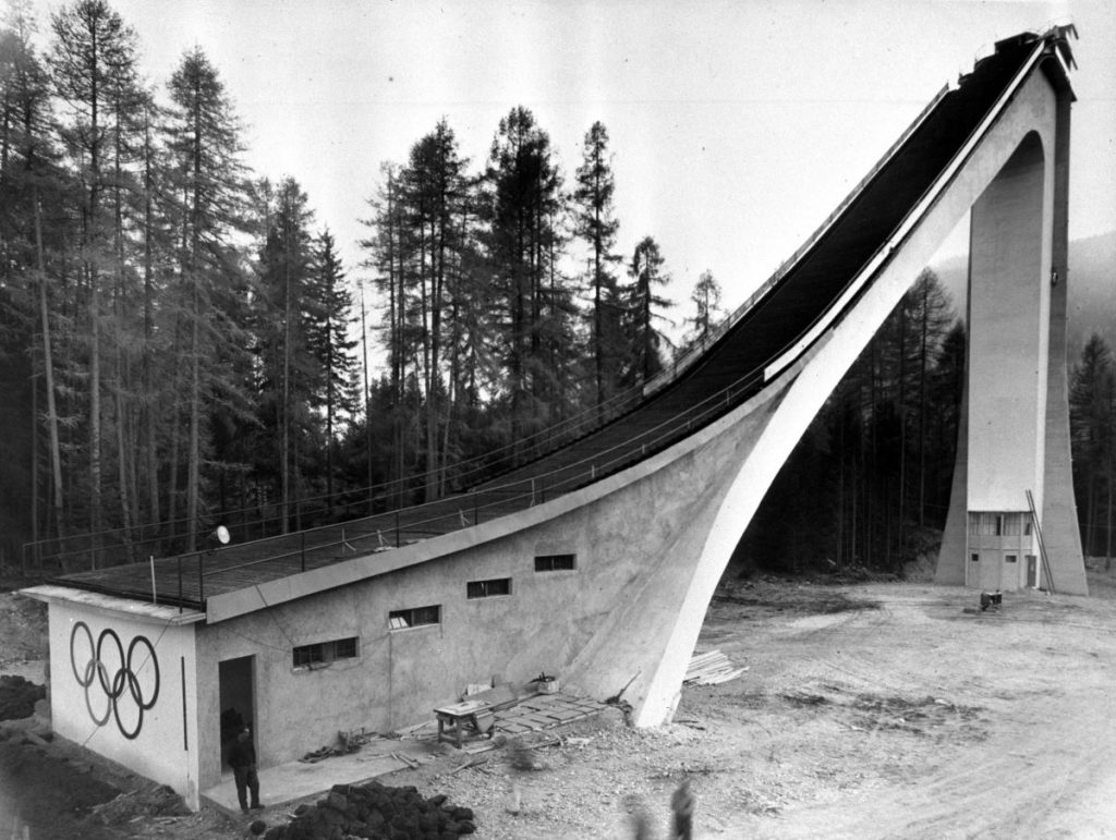 Il trampolino per il salto con gli sci utilizzato nel 1956 @ANSA