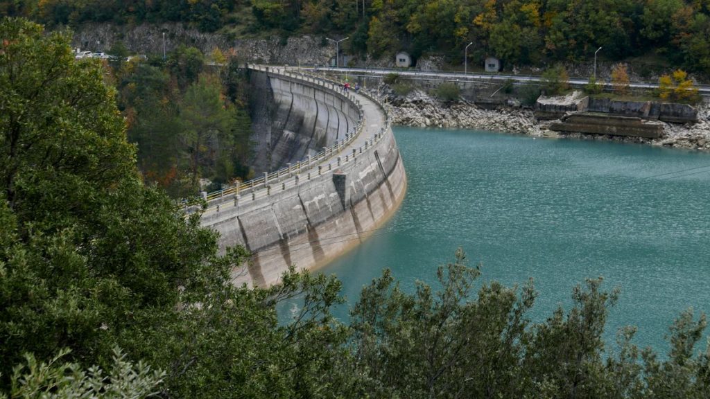 La diga del Fiastrone, foto Stefano Ardito