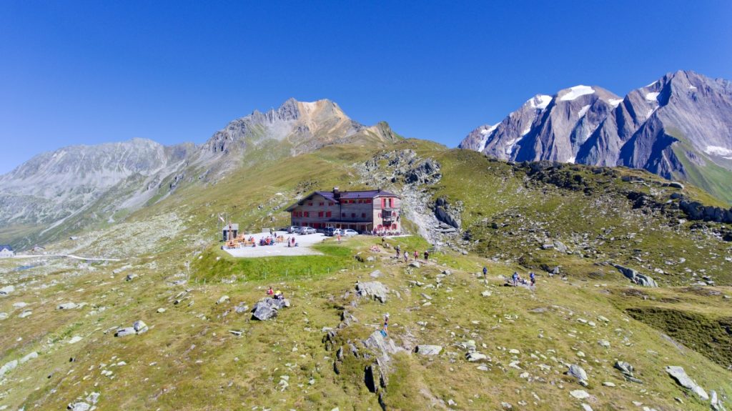 La strada che porta al rifugio è chiusa al traffico privato. Foto Archiv Leopold Volgger