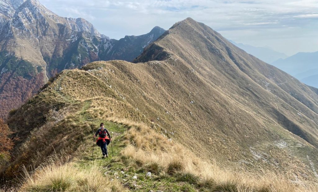 Lungo la dorsale del Monte Guarda sopra Malga Coot. Foto Melania Lunazzi