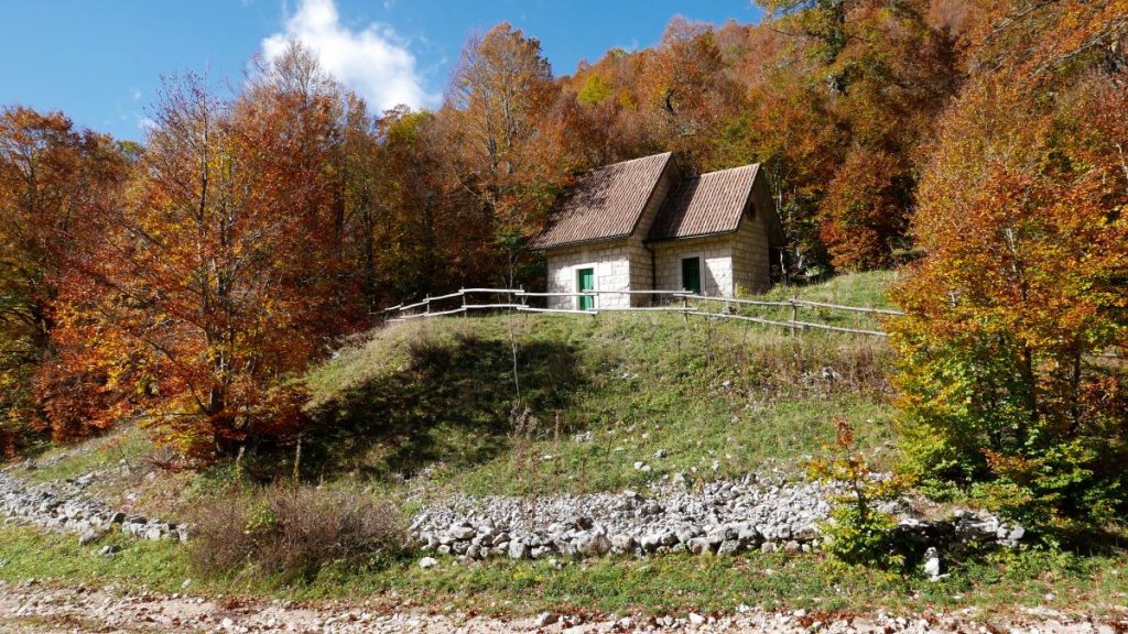 Monte Marsicano rifugio di Prato Rosso. Foto Stefano Ardito