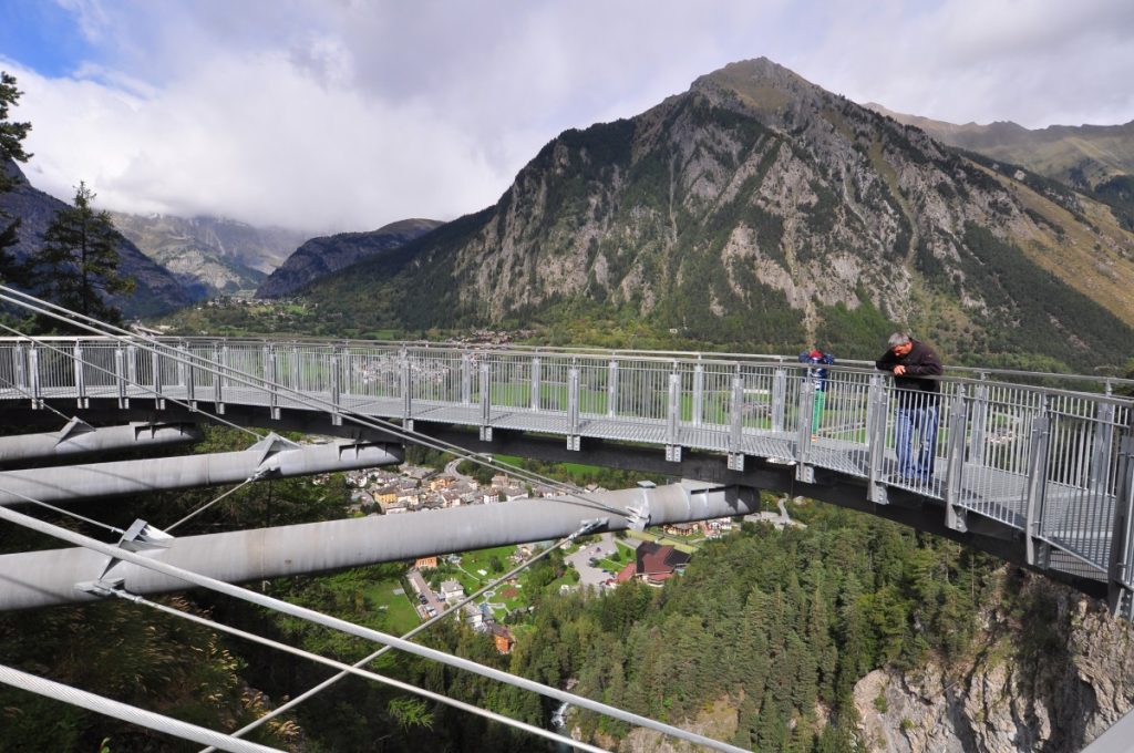 Pre St. Didier, la piattaforma sospesa, foto Stefano Ardito