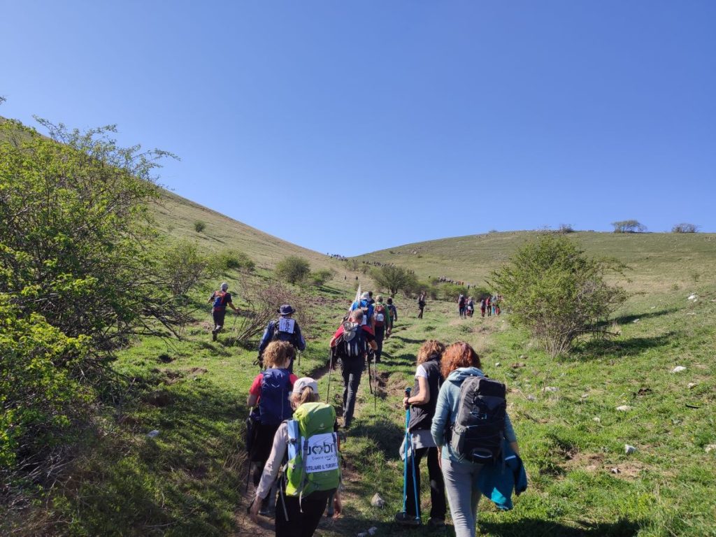 Salendo verso il Monte Subasio, foto CAI
