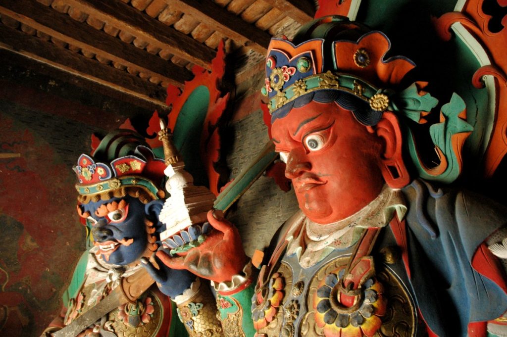 Statue buddhiste nel Kum Bum di Gyantse, foto SA
