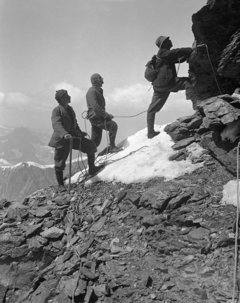 Ugo De Amicis lungo la Cresta De Amicis, ritratto da Guido Rey nel 1907 @ Centro Documentazione del Museo Nazionale della Montagna - CAI Torino