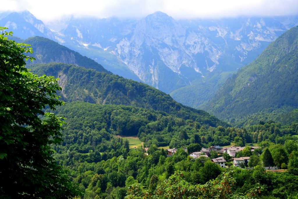 Un panorama della Val Resia, foto Stefano Ardito