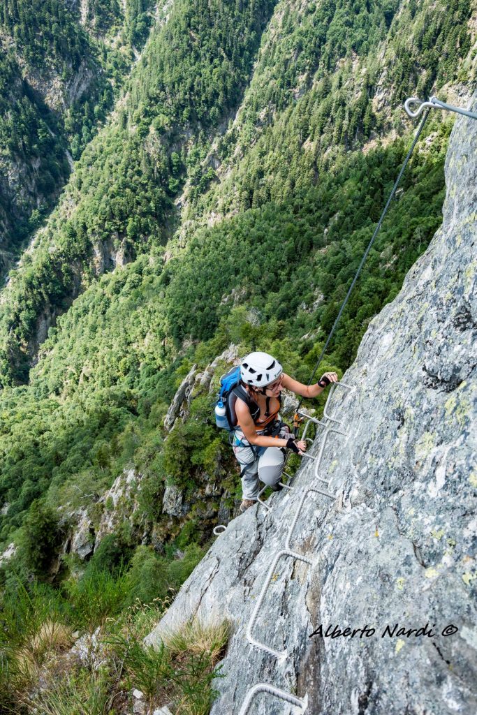 Un settore verticale della ferrata. Foto Alberto Nardi