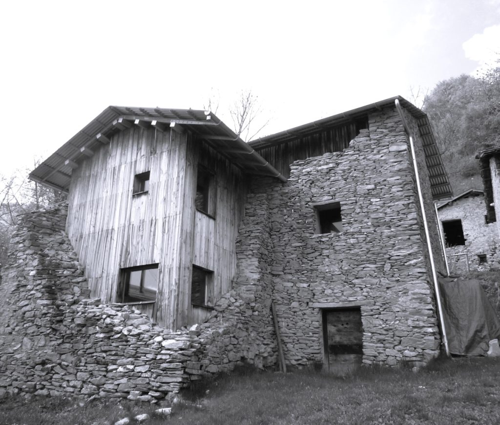 Vecchio e nuovo a Paralup. Foto Lorenzo Volpe