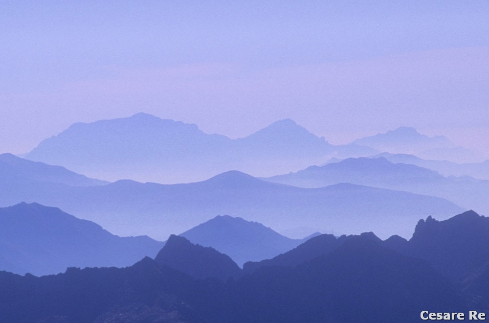 Linee e forme, nel paesaggio di montagna, per “creare” fotografie grafiche e astratte