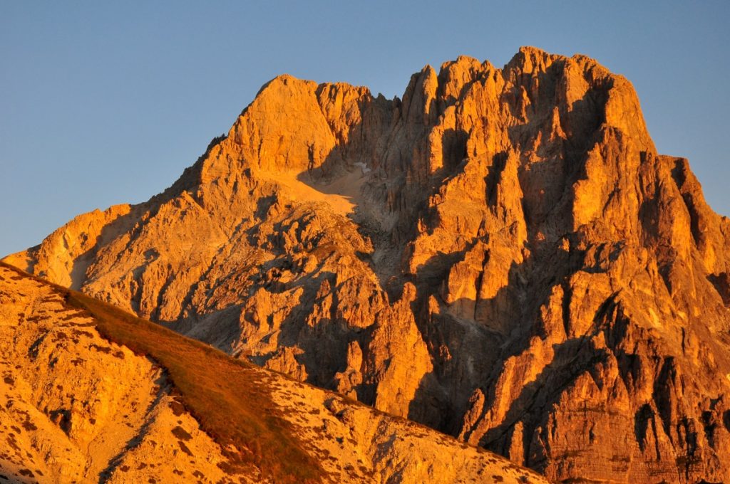 Alba sul Corno Grande da Vado di Corno, foto Stefano Ardito