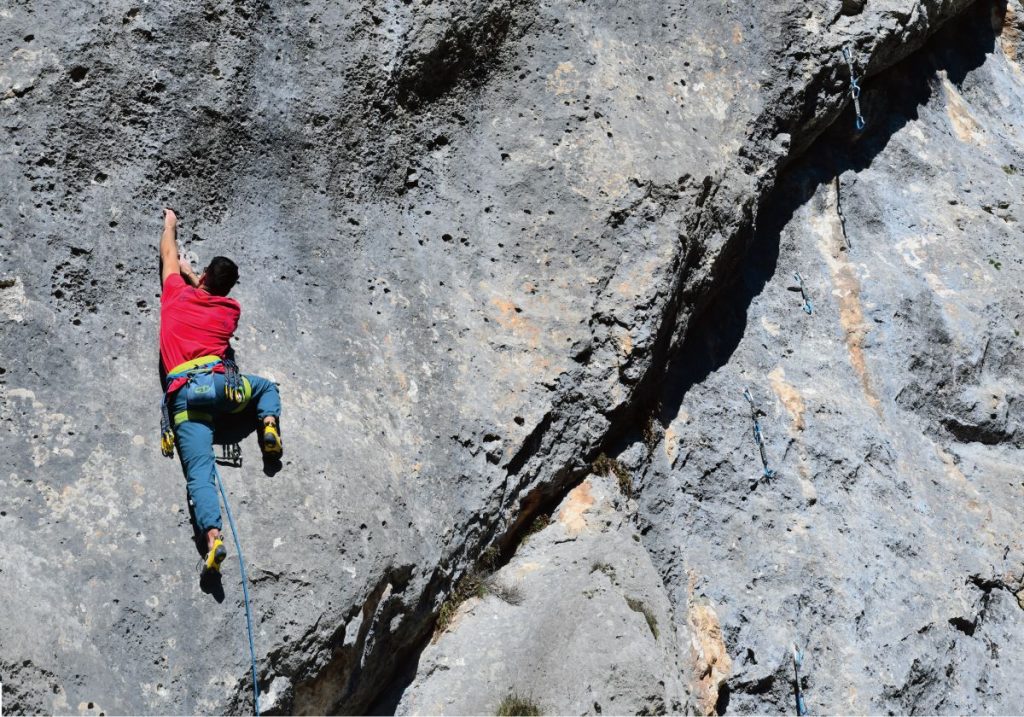 Andrea DAddazio su Aquila, 7a, ad Anversa degli Abruzzi. Foto Stefano Ardito