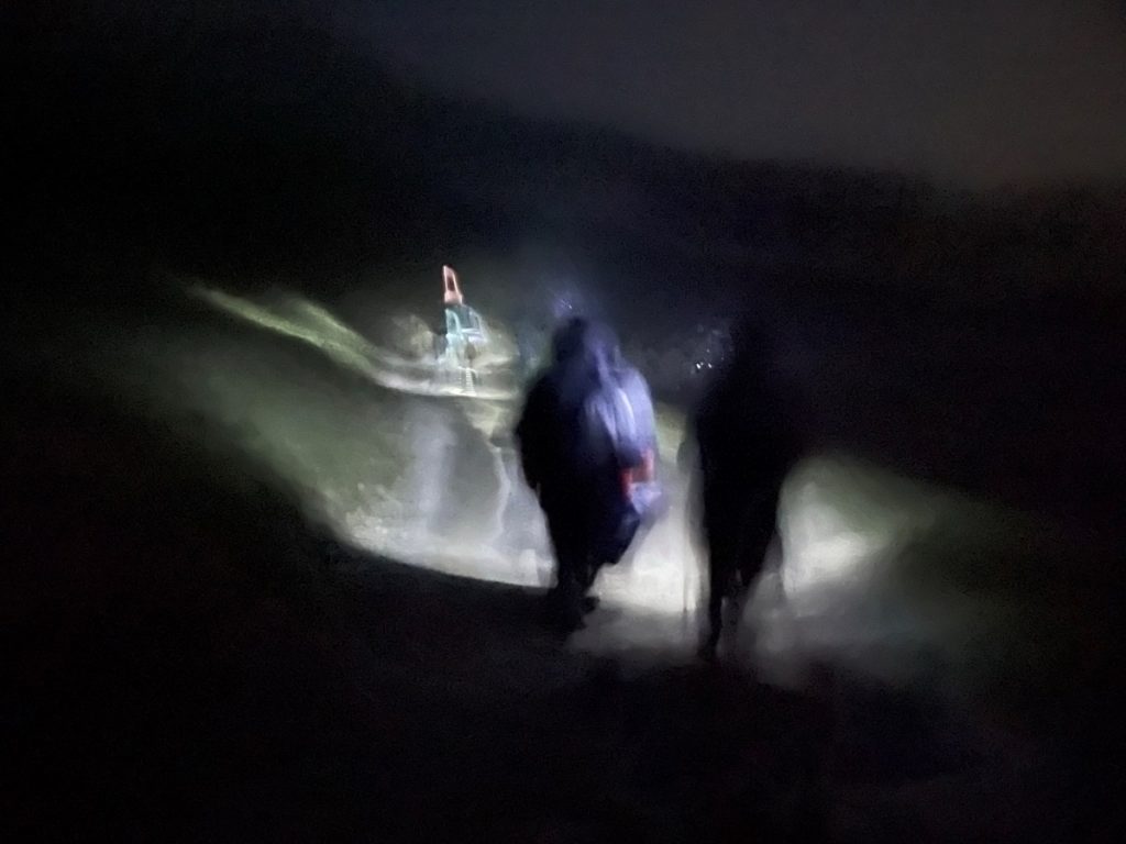 Con un buon ritmo e passo restiamo caldi anche se ormai zuppi ph Michele Comi