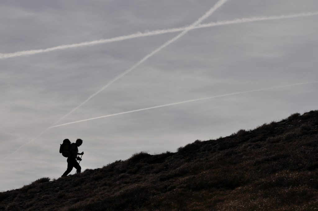 Escursionista verso il Monte Vecchio, foto Stefano Ardito
