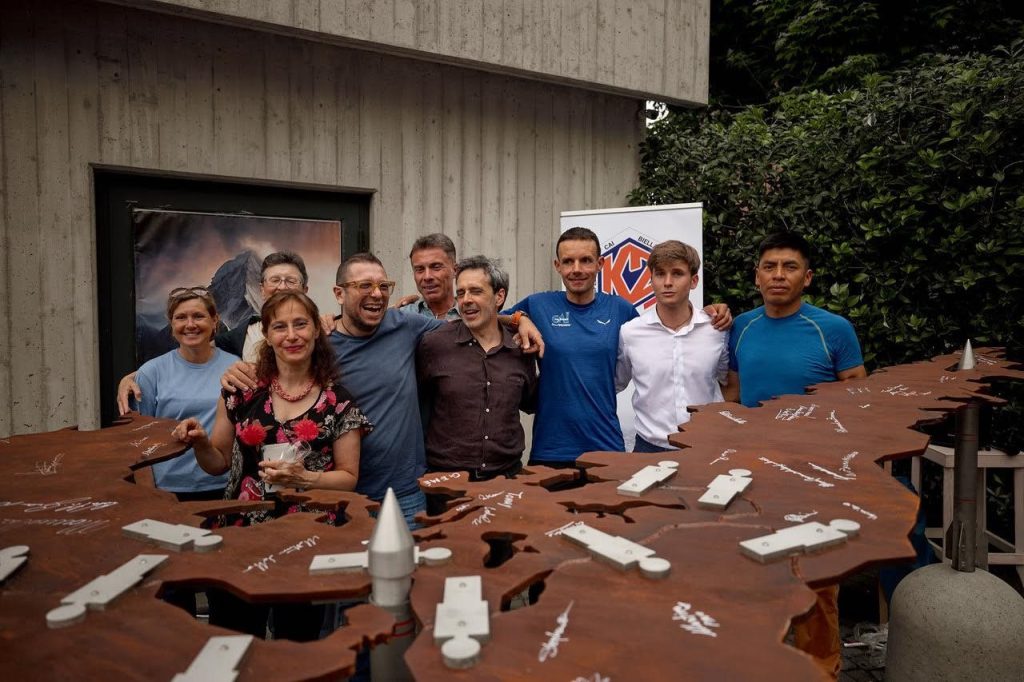 Foto di gruppo prima della partenza
