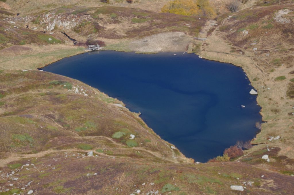 Il Lago della Bargetana dal Monte Prado, foto Stefano Ardito