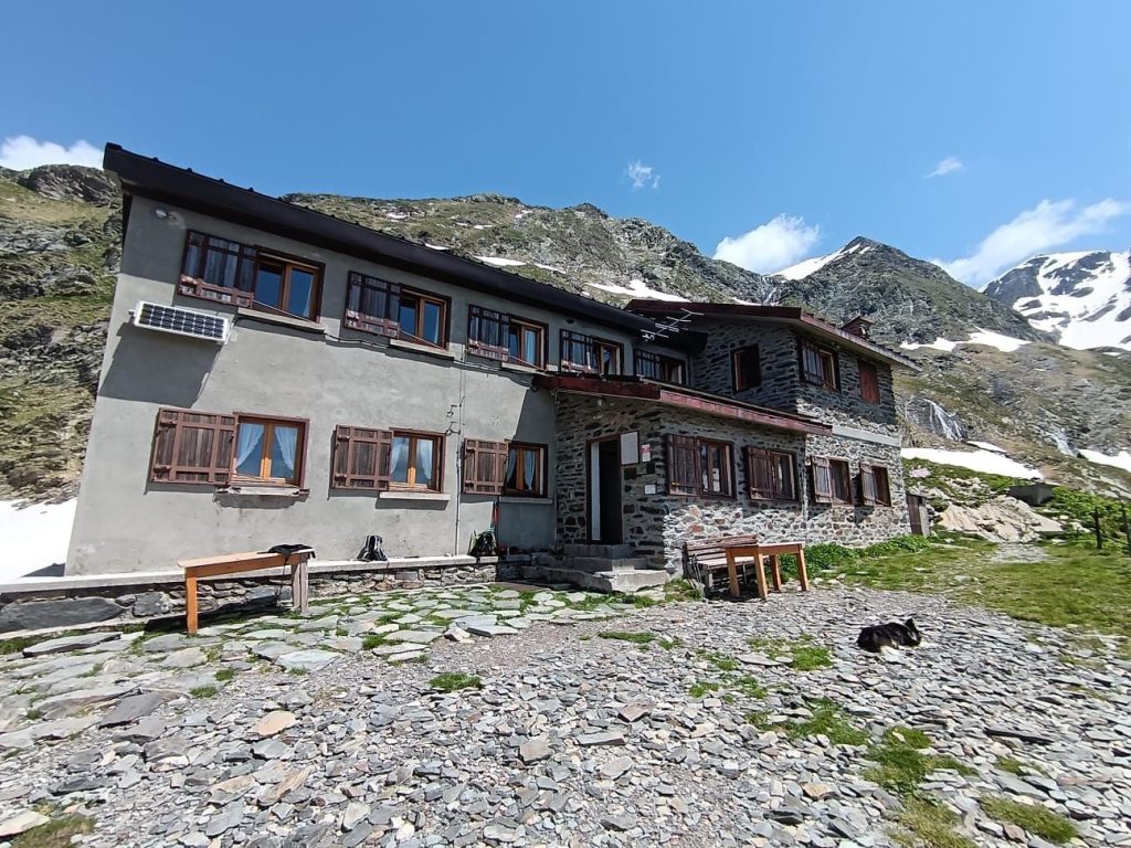Il Rifugio Antonio Baroni al Brunone