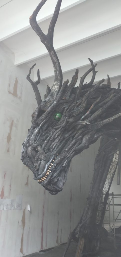 Il nuovo Drago di Vaia prima di essere trasportato a Lavarone